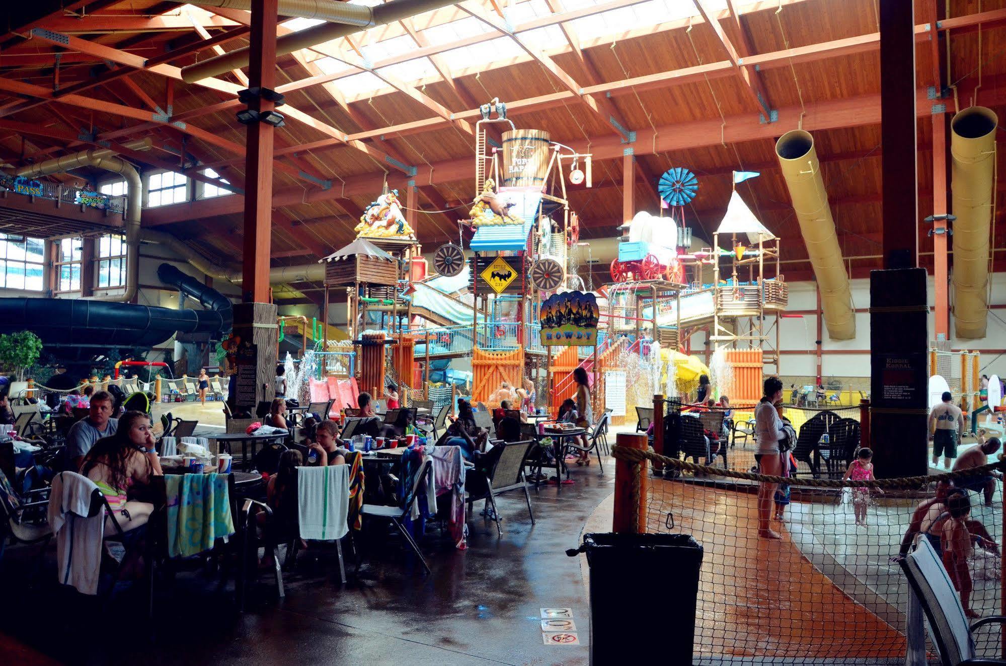 Fort Rapids Indoor Waterpark Resort Columbus Extérieur photo